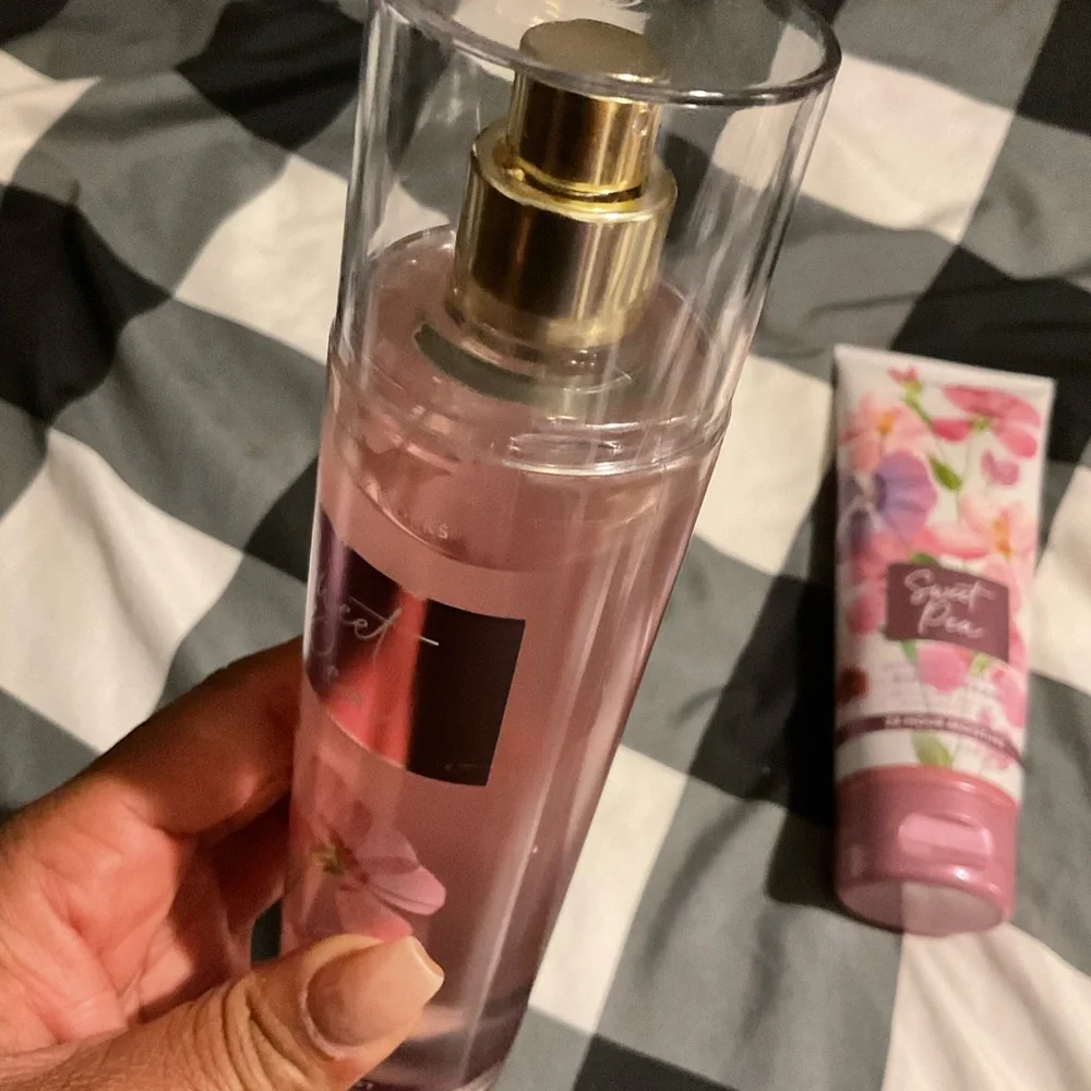 Bath & Body Works Sweet Pea Fragrance Mist and Body Cream Set - Pink Floral